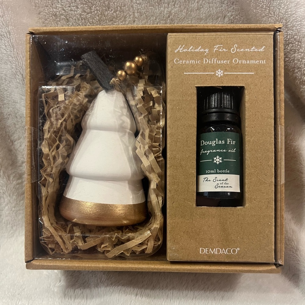 Holiday Scented Ceramic Diffuser Ornament | Gold & White Tree | Douglas Fir